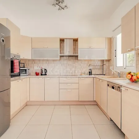 Maria Παραλίμνι